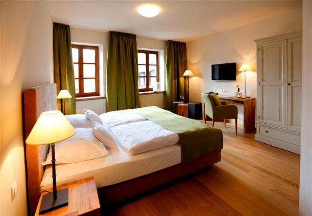 Weinkastell Zum Weissen Ross Hotell Kallstadt Exteriör bild